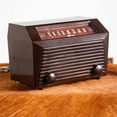 Mid Century Modern Radio RCA Victor Bakelite Tube Golden Throat 9-X-641 Table VG