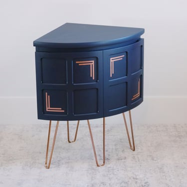 Parker Knoll / Nathan Curved Corner Cocktail Cabinet / Cupboard in Midnight Blue with Copper Hairpin Legs and Art Deco Motifs - Retro - MCM 