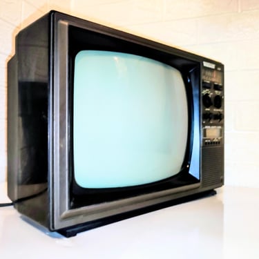 Hitachi Portable 5” TV Color TV 1980 / Retro Television Tested