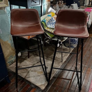 Low back vinyl stools. Available in brown and black. 4 in brown 3 in black. 17” x 22” x 39” seat height 30.5 foot peg 24.5” high 