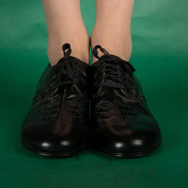 1960s Shoes - Size 8 - Classic Vintage 30s/40s Style Black Leather Lace up Oxfords with Top Stitched Accents Made in the 60s 