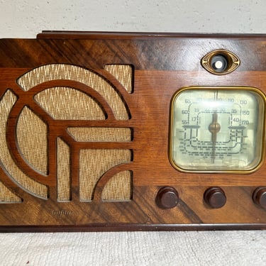 1938 Gilfillan AM/SW/MP3 Radio, Art Deco Model 6X8, Bluetooth Option 