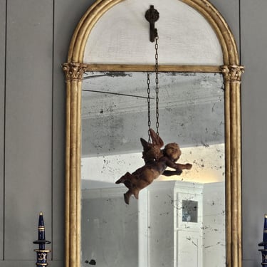 Antique Italian Renaissance Revival Carved Giltwood Mirror with Hanging Putti Cherub Figure Sculpture Carving 