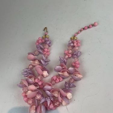 Sunset Pastels - Vintage 1950s 1960s Lilac Lavender & Pink Sea Shell Lucite Choker Necklace 