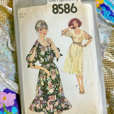 Vintage Sewing Pattern, Dress, Flowy, Open Sleeves, Pull Over Style, All Pieces Complete with Instructions, Simplicity 8586 