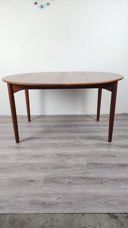 Danish Teak Expandable Table Oval