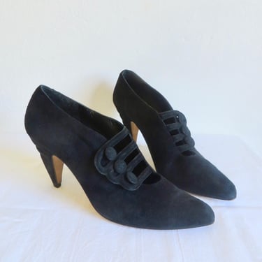 1980's 90's Via Spiga Size 8.5 Black Suede Medium Heel Button Tab Pumps Heels Italian Fall Winter Shoes Wear to Work Made in Italy 