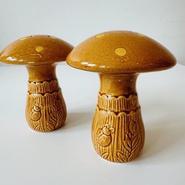 Large Mushroom S&P Shakers