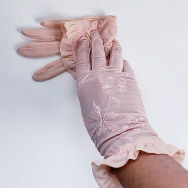 1950s Sheer Pink Embroidered Nylon Gloves / 50s Frilly Romantic Girly Wrist Glover Ruffled Trim Van Raalte 6 1/2 / Rhada 