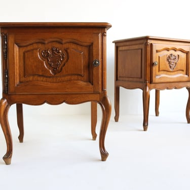 Handcarved Country French Louis XVI Style Antique Style Handmade Oak Nightstands 1960 Doors Midcentury Bedside tables Vintage End Tables 