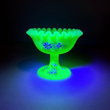Vintage Fenton Glass Daises on Custard Uranium Glass Hand Painted Cupped Compote 