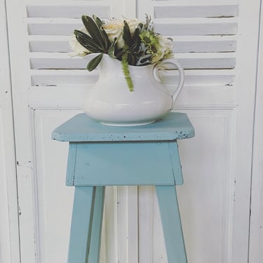 Beautiful vintage French farmhouse step stool, side table 
