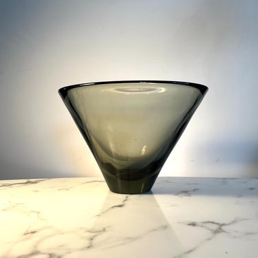 Assymetric smoked glass bowl by Per Lutken for Holmegaard (1961) 