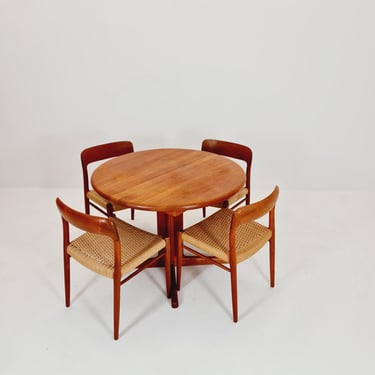 Mid century extendable Danish Modern Solid Teak dining table by Glostrup , 1970s 