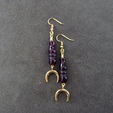 Carved gemstone and gold earrings 