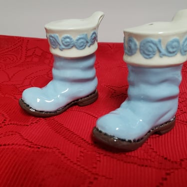 Santa Boots Salt and Pepper shaker set Blue Boots Atlantic Mold Company ceramic Boot shakers 