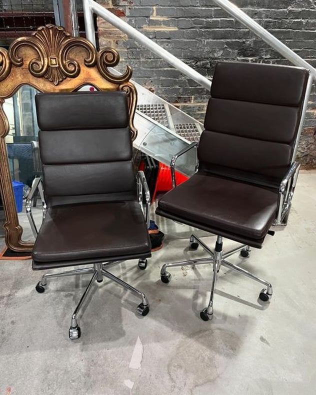 Rolling office chairs! 23” x22” seat height goes from 19” to 24” Call 202-232-8171 to purchase