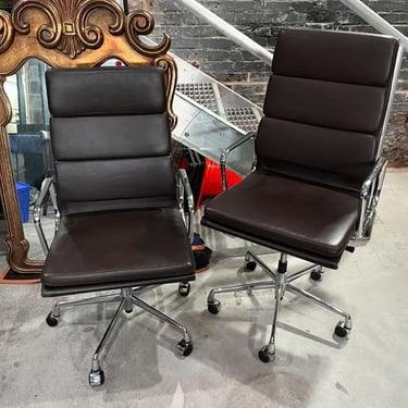 Rolling office chairs! 23” x22” seat height goes from 19” to 24” Call 202-232-8171 to purchase