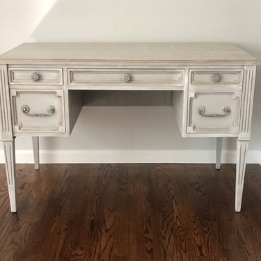SOLD****Do not purchase***Desk/Vanity*available to customize* See below for details 