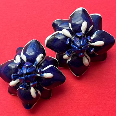 navy flower enamel earrings 1960s blue and white clip ons 