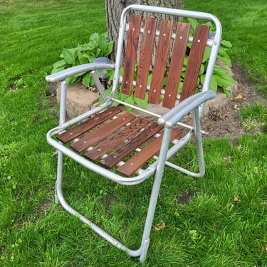 Vintage Wood Slat Aluminum Folding Garden/Lawn Lounge Chair 