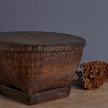 Large Woven Rattan Storage Basket from Lombok with a Wooden Base with a Lid