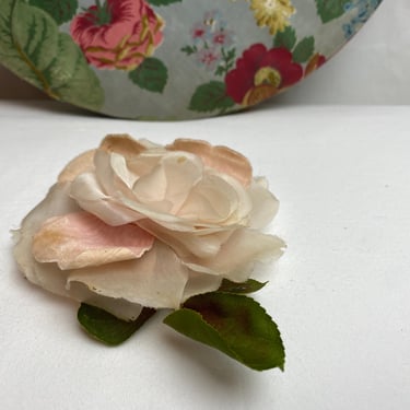 Vintage millinery flowers~ Floral adornment sewing hats hair decor antique silk flowers assorted 30’s 40’s 50’s 60’s ~pale peachy rose 