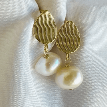 Annie freshwater pearl stud earrings