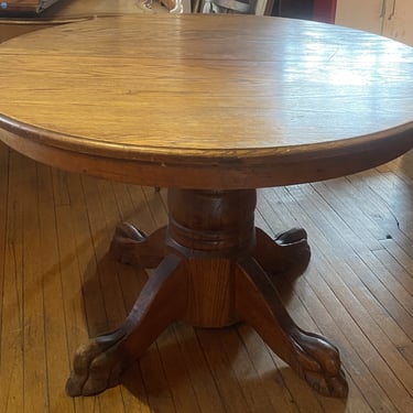 Round Pedestal Table w Clawfeet and 2 Leaves