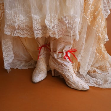 Vintage 70s Lace Eyelet Boots/ 1970s White and Red Wedding Shoes/ Size 6 6.5 