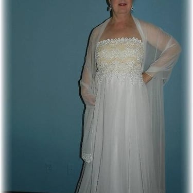 Vintage White Formal Evening Gown Prom or Wedding Dress with Shawl 