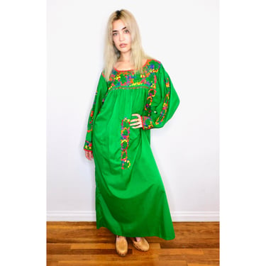 Oaxacan Dress // vintage sun Mexican hand embroidered floral 70s boho hippie cotton hippy green maxi long sleeve // O/S 