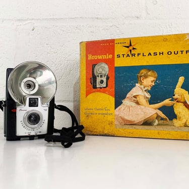 Vintage Kodak Brownie Starflash Camera 1950s 1960s Cute Collectable Box Film Flashbulbs 