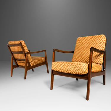 Set of Two (2) Model 109 Lounge Chairs by Ole Wanscher for John Stuart in Solid Walnut in Original Fabric, USA, c. 1956 