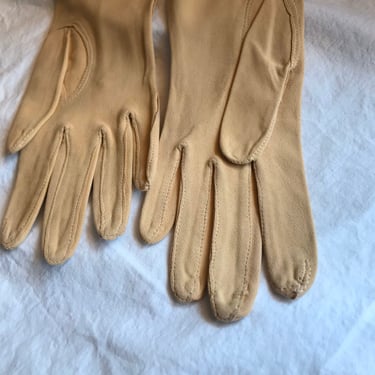 50’s Vintage gloves~ buttery soft Kidd skin natural sand beige color~ light camel softer than suede~ Women’s leather driving size small 