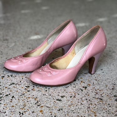 6 M / 1940s Pumps / Pink Leather Studded Shoes / Round Toe Heels / Wedding Shoes / Garden Party Shoes / Pinup Shoes 