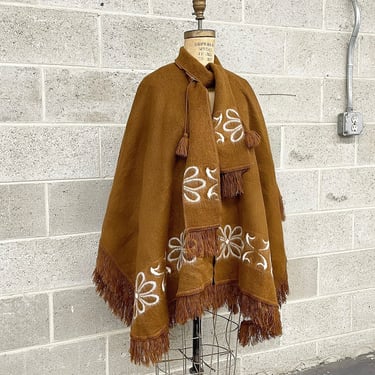 Vintage Cape Retro 1990s Handmade + Reversible + Brown + White + Daisy Flowers + Tie Front + Acrylic + One Size + Womens Apparel 