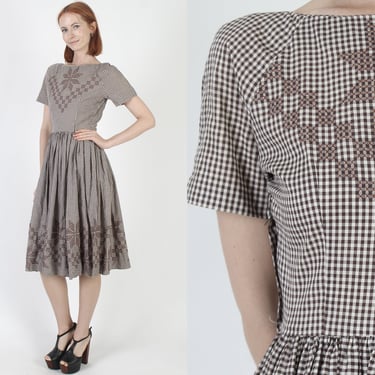 50s Cross Stitch Rockabilly Dress / Plaid Gingham Graphic Print / Mid Century Full Circle Skirt Mini Frock 