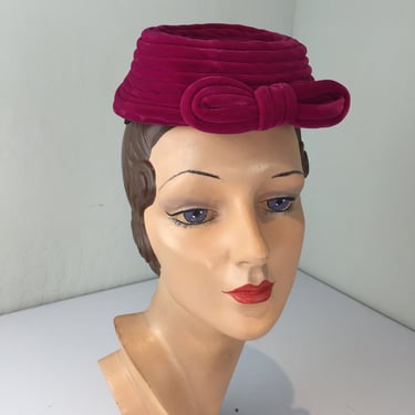 Mary St John Isn't Going Along With It - Vintage 1950s 1960s Magenta Velvet Star Pill Box Hat 