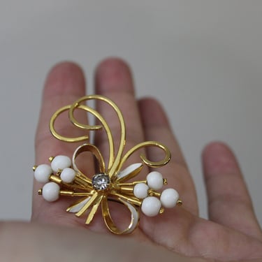 Vintage 50's 60's White Milk Glass Rhineston gold metal Brooch Made in Austria 