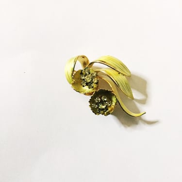 Vintage Weiss Flower Brooch Floral Lapel Pin Gold-Tone Rhinestone Signed Jewelry 1970's 70s Costume Brooches Fashion Pins 