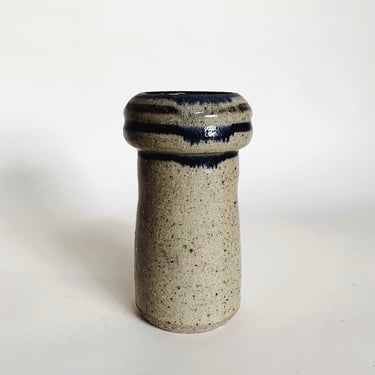 HANDMADE POTTERY VASE 