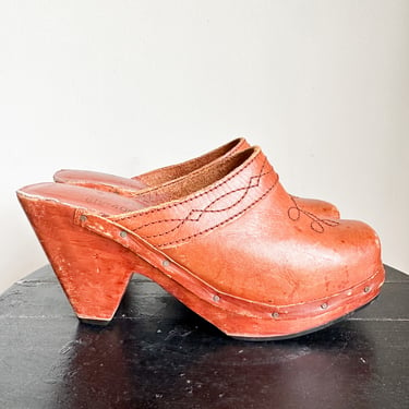 Vintage 1970s Leather & Wooden Clogs / 6M 