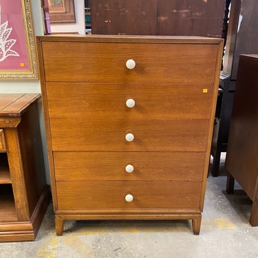 Vintage 5 Drawer Dresser with White Knobs | Community Forklift - Edmonston,  MD | ATTIC