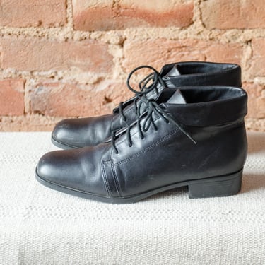 black leather ankle boots | 80s 90s vintage low heel black lace up leather boots size 7 