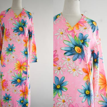 1960s Pink Daisy Printed Barkcloth Robe 