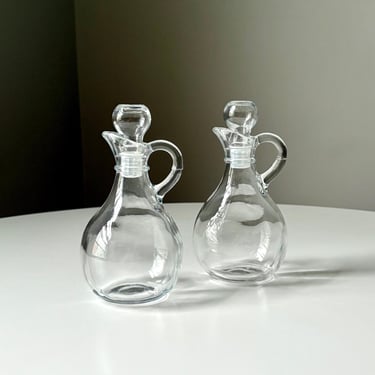 Set of 2 Glass Oil Decanters, Olive Oil Dispensers, 10oz Oil Decanters, Olive Oil Cruets, Vinegar Cruets, Oil Drizzling Dispensers 