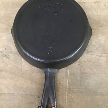 No. 3 Favorite Piqua Ware Cast Iron Skillet (Seattle)