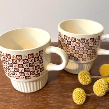 Vintage McCoy Daisy Checkerboard Pattern Stacking Mugs | MCM Brown & Cream Checkered Textured Stackable Cups | Retro Cafe Coffee | Set of 2 