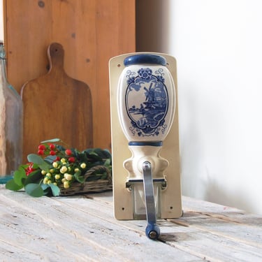 Vintage Delft coffee grinder / vintage De Ve Delft coffee mill / porcelain wall mount Dutch coffee mill / antique kitchen grinder 